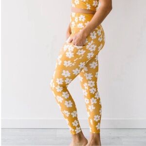 ✨🌼Maven Thread Floral Leggings | High-Waisted Yellow & White | Size Large🌼✨